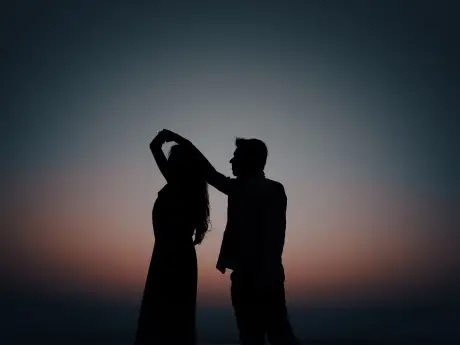 Ile powinien kosztować pierścionek zaręczynowy - przewodnik cenowy