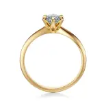 Złoty pierścionek z dużym diamentem Złoty pierścionek z dużym diamentem