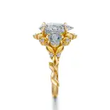 Pierścionek z dużym diamentem