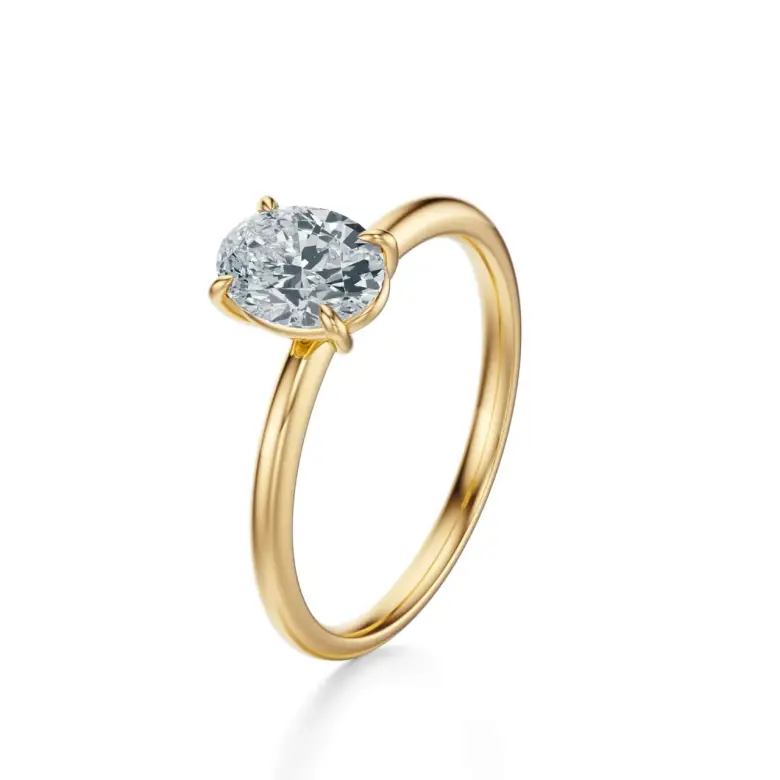 Pierścionek z owalnym diamentem