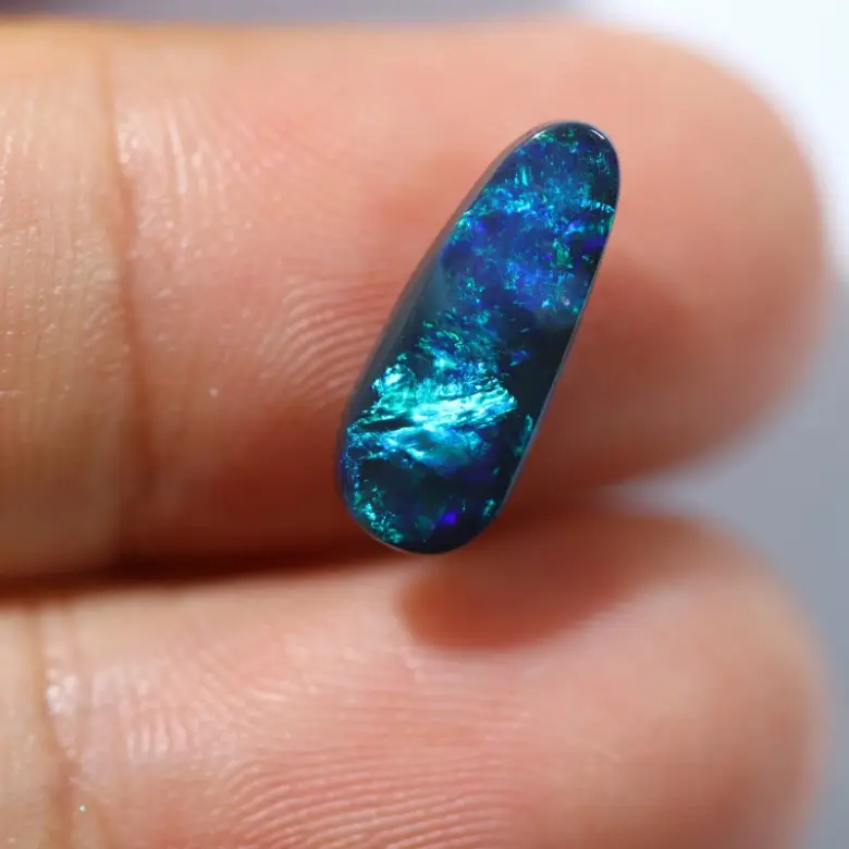 Złota zawieszka z opalem Złota zawieszka z opalem