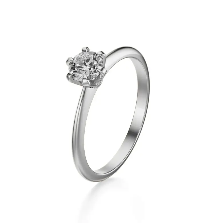 Złoty pierścionek z dużym diamentem Złoty pierścionek z dużym diamentem