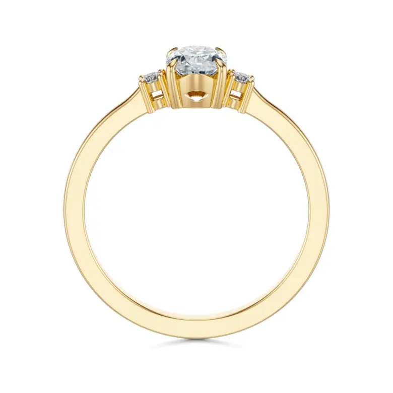 Pierścionek z owalnym diamentem