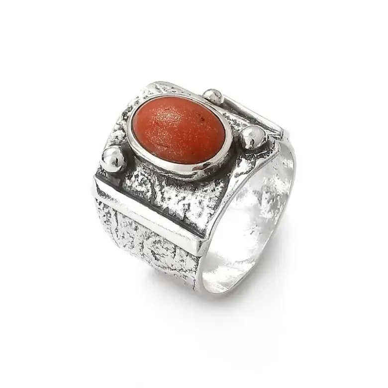 Srebrny pierścionek z koralem Srebrny pierścionek z koralem