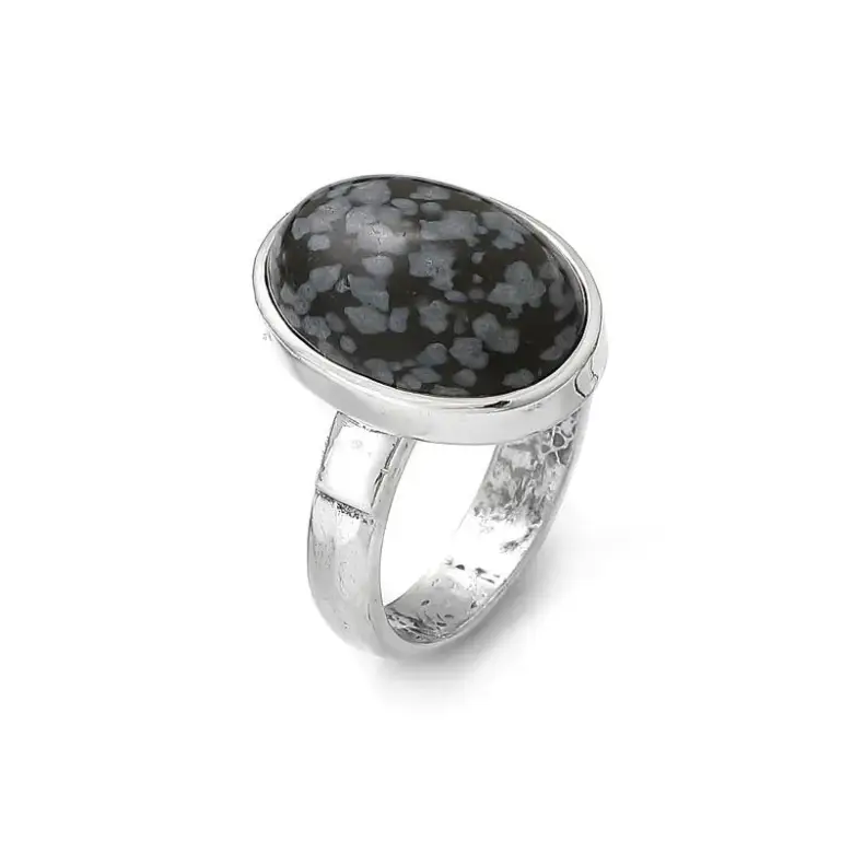 Srebrny pierścionek z dużym kamieniem Srebrny pierścionek z dużym kamieniem