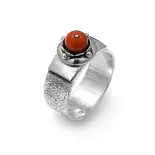 Srebrny pierścionek z koralem Srebrny pierścionek z koralem