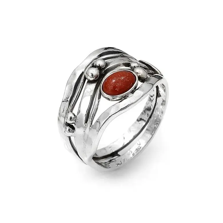Srebrny pierścionek z koralem Srebrny pierścionek z koralem