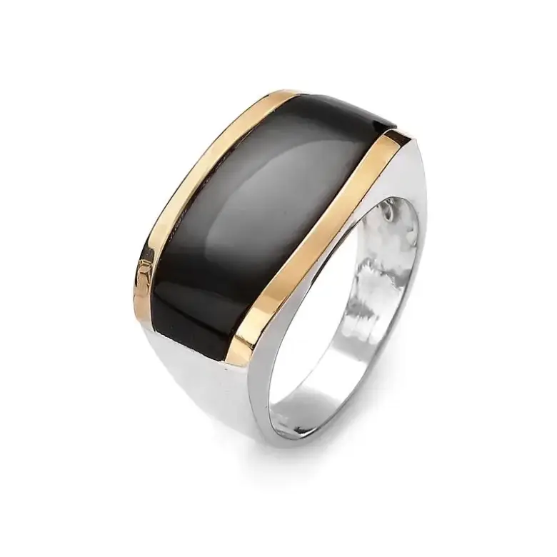 Srebrny pierścionek z onyksem Srebrny pierścionek z onyksem