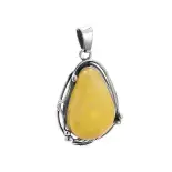 Wisiorek z bursztynem