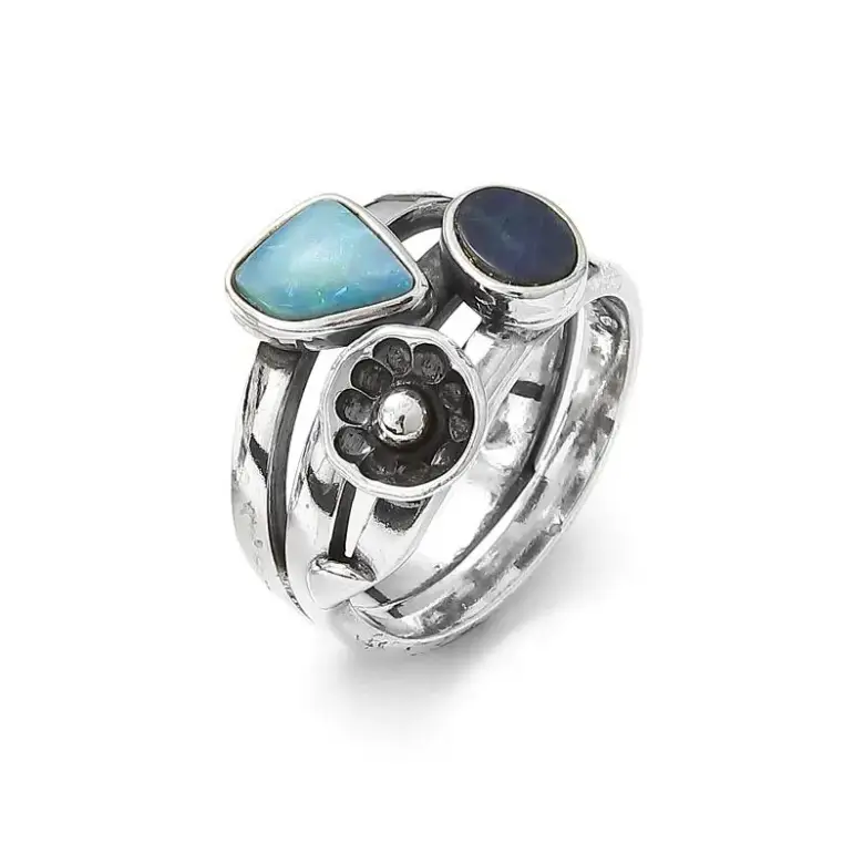 Srebrny pierścionek z niebieskim opalem Srebrny pierścionek z niebieskim opalem